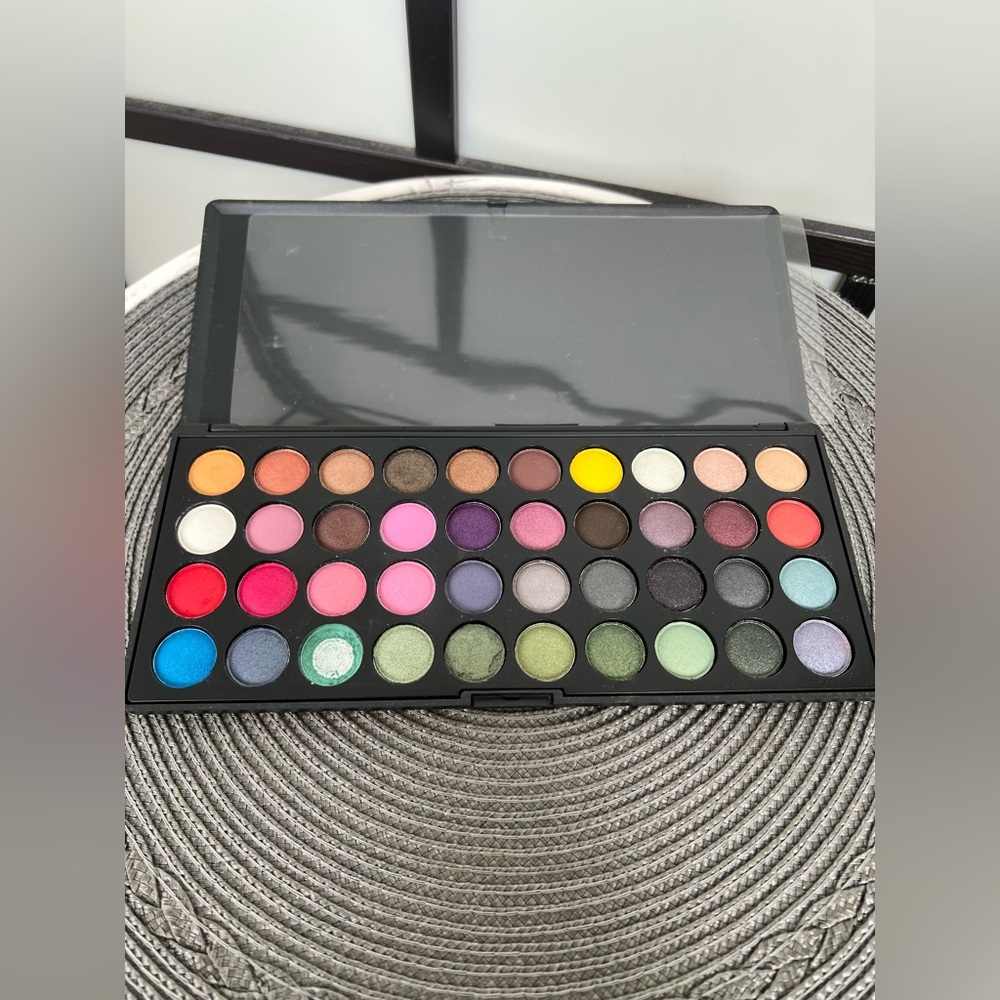 BH Cosmetics Party Girl Palette Eyeshadow Festival Rave Colorful